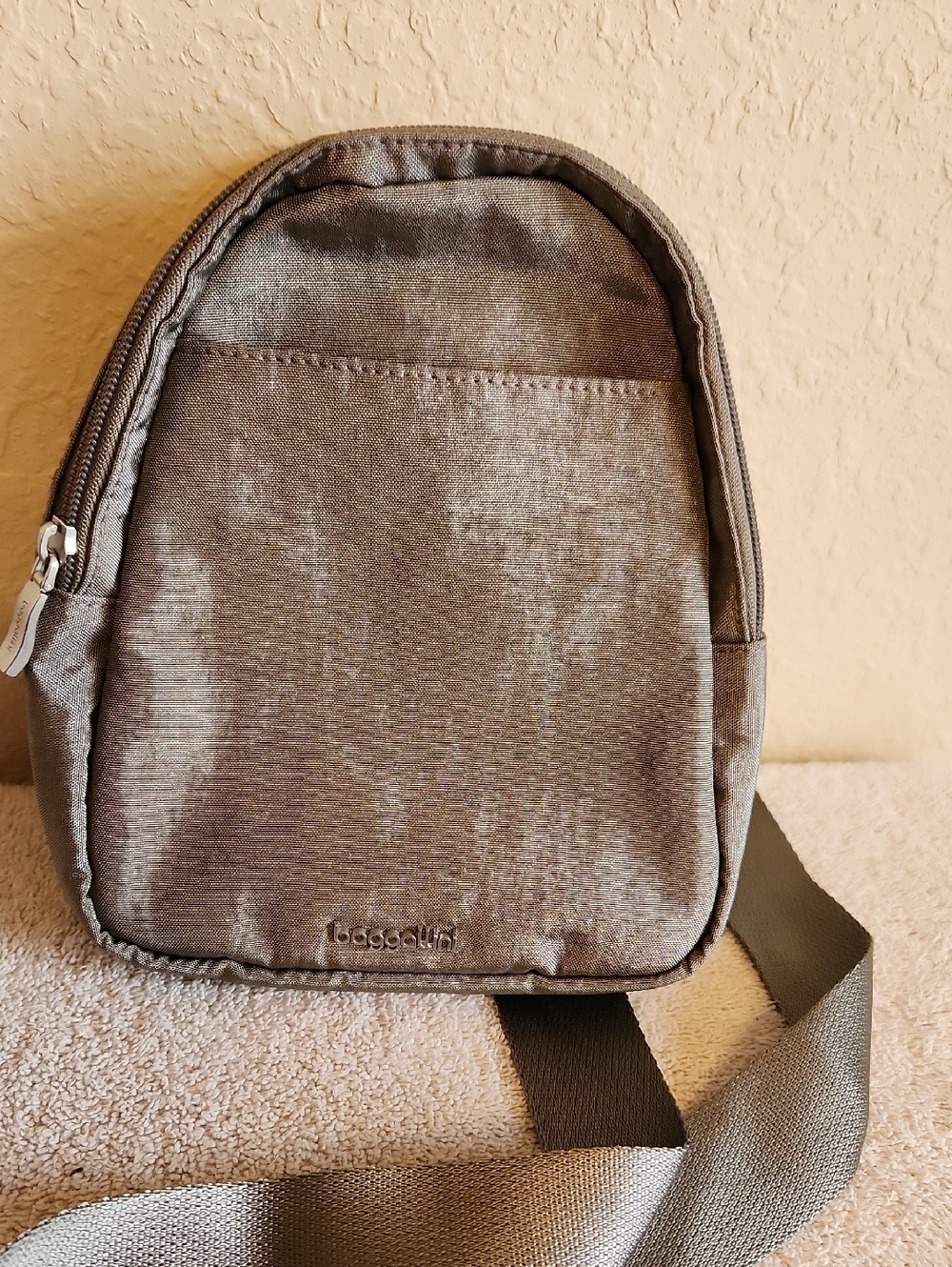 Baggallini Mini Crossbody Bag in Olive Gray
